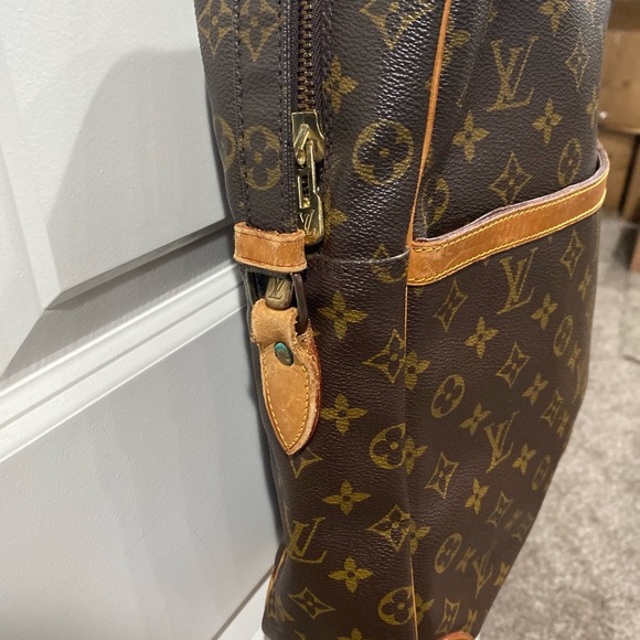 Louis Vuitton - Picture 9 of 14